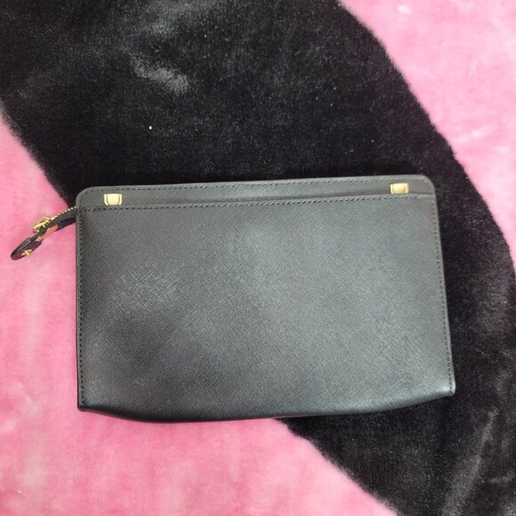 Michael Kors Leslie Medium Messenger Bag - Picture 2 of 4